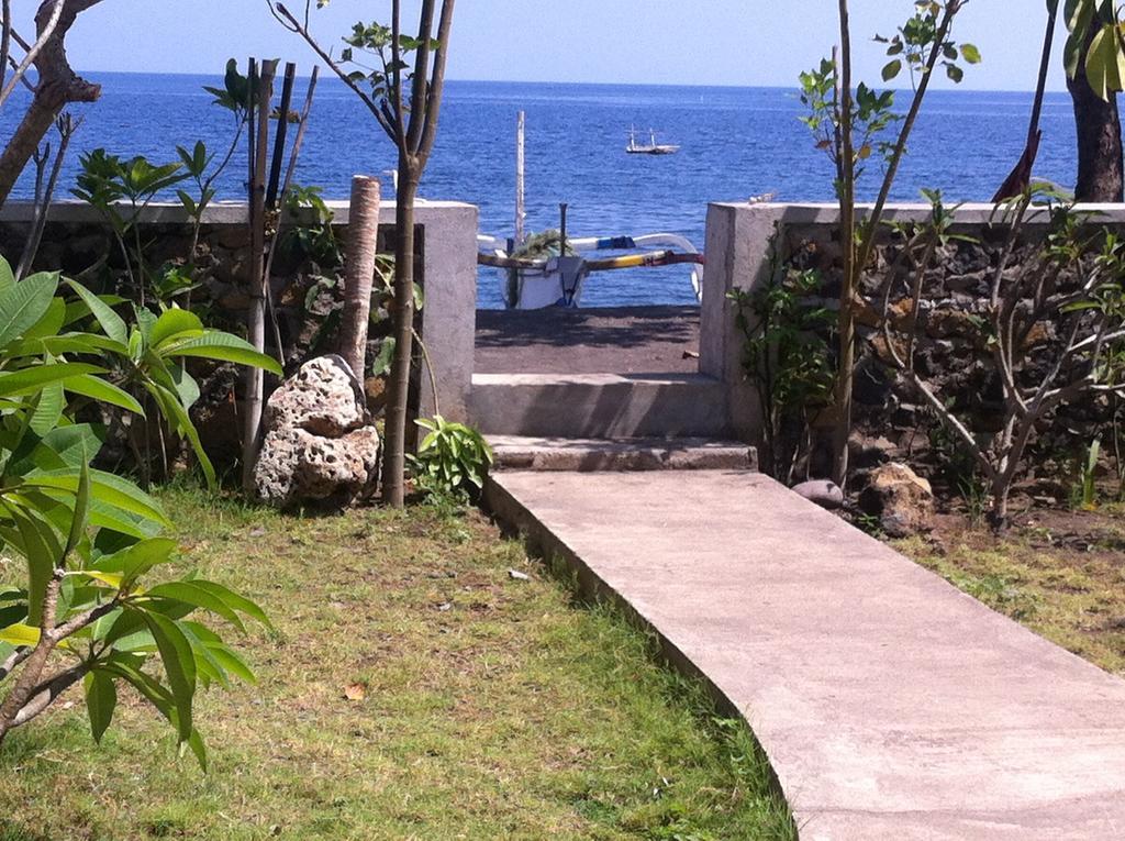 Amed Sari Beach Guesthouse Экстерьер фото