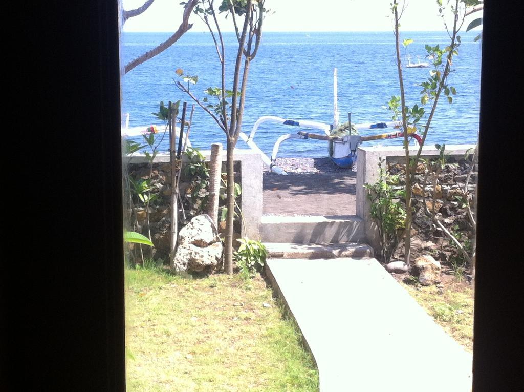 Amed Sari Beach Guesthouse Экстерьер фото