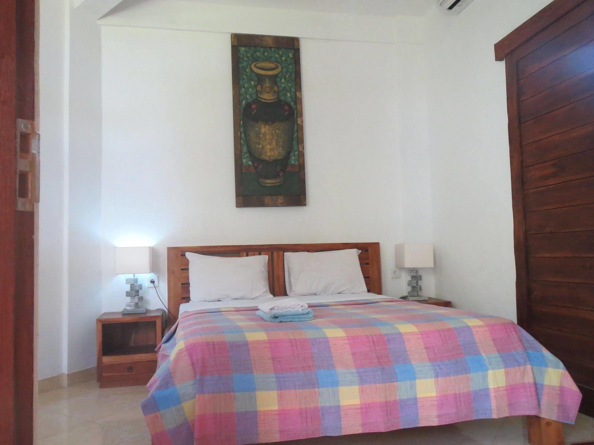 Amed Sari Beach Guesthouse Экстерьер фото