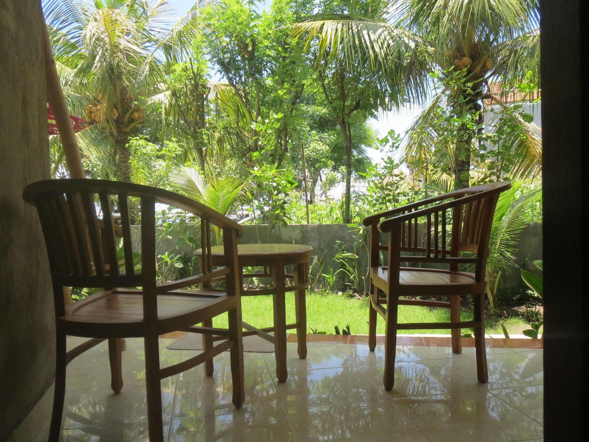Amed Sari Beach Guesthouse Экстерьер фото