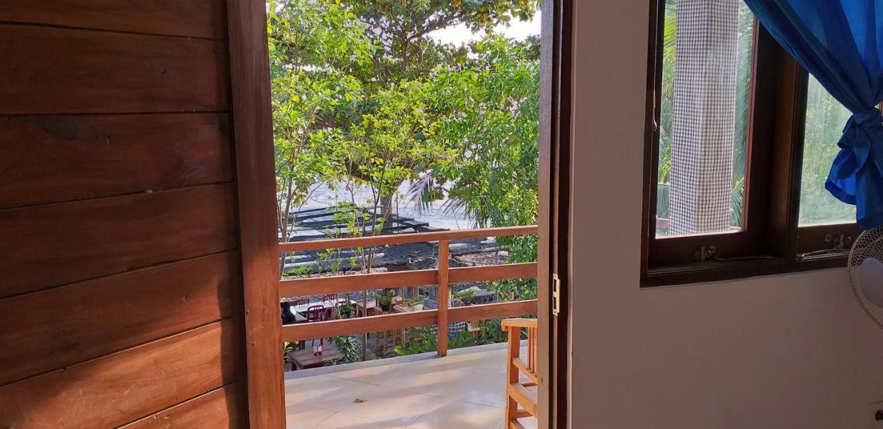 Amed Sari Beach Guesthouse Экстерьер фото
